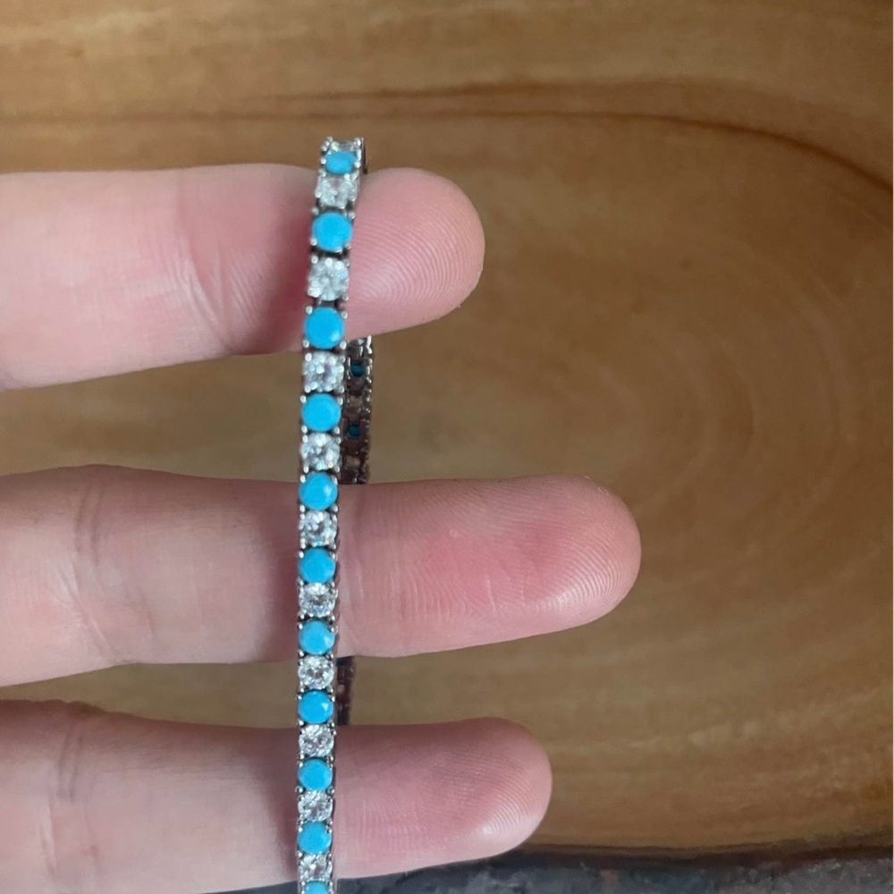 Elegant Turquoise and Silver Bracelet